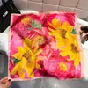 Pañuelo Cuadrado Grande para Mujer con Textura de Pintura al Óleo y Estampado de Plantas y Flores, Pañuelo Delgado de Primavera/Verano para el Cuello que Realza el Tono de Piel, Doble Uso para Protección Solar y Decoración