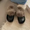 Moda de Invierno 2026 Zapatillas Sencillas de Cuero con Adorno de Piel para Mujer Estilo Retro Versátiles para Exteriores Suela Gruesa Zapatos de Algodón Zapatillas Cómodas