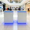 Soporte de Exhibición Luminoso Hecho de Madera con Acabado de Pintura e Iluminación, Gabinete de Exhibición Isla de Sala de Exposiciones Cuadrada con Tecnología Moderna, Soporte de Forma Irregular