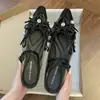 Sapatos Mary Jane prateados de salto médio pontudos para mulheres 2025 nova moda laço de strass chinelos que aumentam a altura