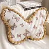 Almohada con Forma Retro con Relleno para Dormitorio, Ventana de Mirador y Sofá, con Patrón Floral de Mariposas Simple de Alta Gama