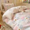 Juego de ropa de cama de tres piezas de algodón para dormitorio estudiantil de cama individual, funda de edredón de algodón puro con diseño de dibujos animados, sábana plana y sábana bajera, nuevo modelo 2026