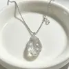 Colar pingente em rede de cristal sintético com toque de luxo, design de nicho, estiloso e elegante, corrente clavicular de zircônia gota d'água para mulheres