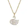 Collar femenino transfronterizo europeo y americano con diseño de flor de circón y cisne rojo, colgante con temperamento y acero de titanio.