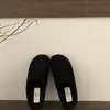 Mules simples de calçar para o trajeto, sapatos Birkenstock de lã estilo coreano, chinelos casuais femininos de bico redondo, boca rasa e bico fechado