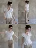 Camisa blanca de Qiaomi con cordones, cuello en V, mangas abullonadas para mujer, diseño de volantes de verano, estilo corto, top elegante y favorecedor