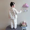 Pijama infantil de fleece de coral, espessado para outono e inverno, modelo novo, conjunto de flanela para meninas e bebês, roupa de ficar em casa com gola alta para meninas