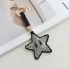 Colgante de llavero de cara sonriente y estrella con incrustaciones de diamantes más vendido transfronterizo, accesorio para bolso pentagrama de diamantes estampado en caliente de terciopelo de cuero, llavero de coche