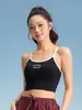Sujetador deportivo de tirantes pequeños bicolor para mujer con copas fijas, adecuado para fitness, running, Pilates, entrenamiento de secado rápido y yoga, se puede usar como prenda exterior