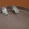 Pendientes Exagerados Largos de Borla Plateada Mariposa Hueca Pinzas para Orejas en Espiral para Mujeres Sin Orejas Perforadas Pendientes de Botón