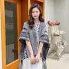 Xale de Estilo Étnico para Mulheres, Roupa de Viagem da Moda, Cachecol de Outono e Primavera Tendência de Xishuangbanna com Franjas