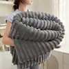 Manta de forro polar a rayas exclusiva de Temu para comercio exterior, manta para aire acondicionado, manta para sofá, manta para coche, manta gruesa de forro polar para dormitorio