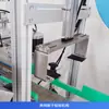 Máquina Automática de Etiquetado Superior e Inferior para Cubos de Pollo Frito Zonesun Etiquetado a Prueba de Manipulación Etiquetadora de Tres Lados para Cubos Cónicos