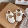 Zapatos versátiles de piel para niña, nuevo estilo primavera 2026, estilo coreano, modernos, con lazo y diamantes de imitación, de corte bajo, estilo princesa