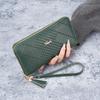 Cartera larga de estilo coreano para mujer, bolso de mano con cremallera y borlas, con relieve simple y monedero para teléfono móvil.