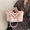 Bolsa de Mão Veludo Pelúcia Retrô Feminina Outono/Inverno 2026 Nova Patchwork Couro Bolsa de Axila Grande Capacidade Bolsa de Ombro Transversal de Pelo