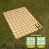 Tapete de grama para camping para uso doméstico, tapete de piquenique simples amarelo e branco, dobrável e portátil, resistente a rasgos, suporta personalização de logotipo