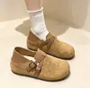 Sandálias Birkenstock femininas de bico redondo com duas tiras, nova coleção outono 2026, sapatos baixos casuais slip-on versáteis com design de fivela retrô