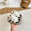 Sapatos Infantis para Bebês Outono e Inverno 2025 Novos Sapatos Esportivos para Bebês Meninos e Meninas Sapatos de Algodão