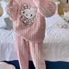 Pijama de Felpa de Coral con Gato de Dibujos Animados para Mujer 2025 Invierno Nuevo Set Grueso con Terciopelo Ropa de Casa Cálida de Invierno Manga Larga