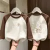 Camiseta Básica Manga Longa Patchwork de Fleece com Gola Redonda para Meninas Camada Base Outono Inverno Moda para Crianças Médias e Grandes Camada Interna Quente Top Versátil