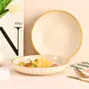 Prato de Frutas Doméstico com Aparência Elegante, Prato de Macarrão Ocidental para Sala de Estar de Grande Capacidade, Prato de Armazenamento de Sobremesas de Luxo Acessível na Cor Creme