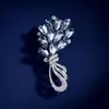 Broche de Buquê Moda Europeia e Americana, Alfinete de Design de Nicho de Alta Qualidade para Mulheres, Broche Elegante e Estiloso de Cristal, Acessório para Terno