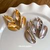 Pendientes de metal irregulares con aguja de plata para mujer, estilo frío, pendientes distintivos, pendientes de lujo elegantes de moda, sentido de alta gama de nicho