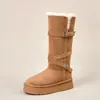 Botas de neve fashion quentes, com sola grossa, de cano médio para mulheres, novo estilo de inverno 2026 com fivela, design pequeno inspirado em Chanel, botas de algodão do Nordeste