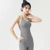Top de tirantes para yoga ajustado, que ciñe la cintura, con copas fijas, diseño de cintura alta, elástico, de tres cuartos de longitud, sin líneas incómodas, conjunto completo de fitness