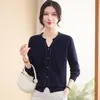 Blusa de tricô casual estilosa para mães, blusa básica, novo suéter de inverno para mulheres de meia-idade, suéter moderno de primavera e outono para mulheres de meia-idade e idosas