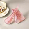Placa gua sha facial de resina y palo para aliviar músculos, palo de belleza estimulador de meridianos oculares, hoja gua sha triangular con forma de corazón de imitación de cuerno de buey