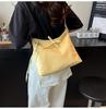 Bolso Tote de Mano y Hombro de Moda Fresco con Colgante de Lazo Estilo Coreano 2025 Nuevo Textura Casual Simple de Moda