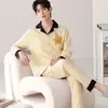 Pijama Masculino de Manga Larga y Pantalón Largo al por Mayor, Nuevo Estilo Otoño Algodón Puro Casual Cardigan Dibujos Animados Conjunto de Ropa de Casa que se Puede Usar Afuera