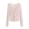 Camiseta base negra calada de manga larga para mujer, camiseta interior chic y elegante para principios de otoño, top de encaje de dos piezas simulado con un ambiente elegante