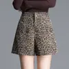 Shorts de pierna ancha de cuero PU con estampado de leopardo de moda para mujer, nueva colección otoño/invierno 2026, shorts de cintura alta, corte A, ajuste slim, shorts ajustados de pierna recta
