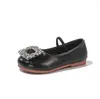 Sapatilhas Strass para Meninas Princesas 2026 Estilo Francês Novidade Primavera e Outono Sapatos Infantis de Couro com Solado Macio Mocassins Rasos de Calçar