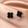 Brincos de Prata 925 com Haste em Formato de Trevo de Quatro Folhas para Mulheres, Luxo Acessível, Alta Qualidade, Versáteis para o Dia a Dia, Design de Brincos para Piercing de Orelha de Estudante