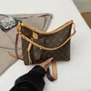 Bolsa Feminina Transversal de Ombro Único Estilo Novo, Bolsa de Axila com Toque de Luxo, Luxo Leve, Moda Retrô, Bolsa Transversal com Corrente de Ombro Único Estampada para Mulheres