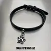 Choker Preto Punk para Cachorro Coleira Subcultura Patinha de Cachorro Patinha de Gato Couro Escuro Minimalista Moda Gargantilha Colar