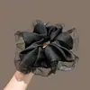 Hermoso scrunchie de malla con flor de tulipán de verano para mujer, un accesorio de alta gama para hacer un moño, sujetar el cabello y como adorno para el cabello