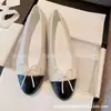 Versão de Luxo dos Sapatilhas de Ballet com Laço Xiaoxiangfeng para Mulheres, Novo Estilo 2025, Mocassins Planos Slip-On Color-Blocking
