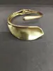 Pulsera abierta en forma de hoja europea y americana transfronteriza, lisa, mate, con una estética fresca y minimalista, sensación de lujo ligero y alta gama, joyería para mujer