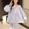Novo conjunto de pijama feminino estilo coreano para primavera e outono, gola V de bolinhas azul claro, design com amarração, modelagem solta, mangas compridas, calças compridas, conjunto para ficar em casa