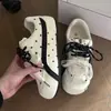Zapatillas de entrenamiento alemanas con diseño de estrellas y puntos para mujer, nuevas de otoño 2026, zapatillas versátiles de suela gruesa con un diseño único, zapatos casuales deportivos
