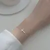Pulseira de Design de Nicho Cruzado Feminina Simples Personalidade Minimalista Estilo Frio 2024 Tendência Presente para Estudante Joia de Mão