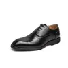 Zapatos de cuero con cordones y punta fina, con diseño de encaje calado, para cuatro estaciones y transfronterizos, zapatos formales y de estilo business casual a la moda, zapatos brogue para hombre de talla grande y versátiles