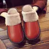 Chinelos de couro de vaca Haining para homens e mulheres amantes do outono e inverno antiderrapantes piso interno de couro quente chinelos de algodão atacado