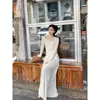Procesamiento OEM, diseño irregular, camiseta base de punto de manga larga suave y acogedora para mujer, top interior adelgazante para primavera y otoño