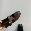 Sapatos Mary Jane estilo retrô de tira cruzada elástica e sola baixa para mulheres, novo modelo verão 2026, tênis casual plano para treino alemão